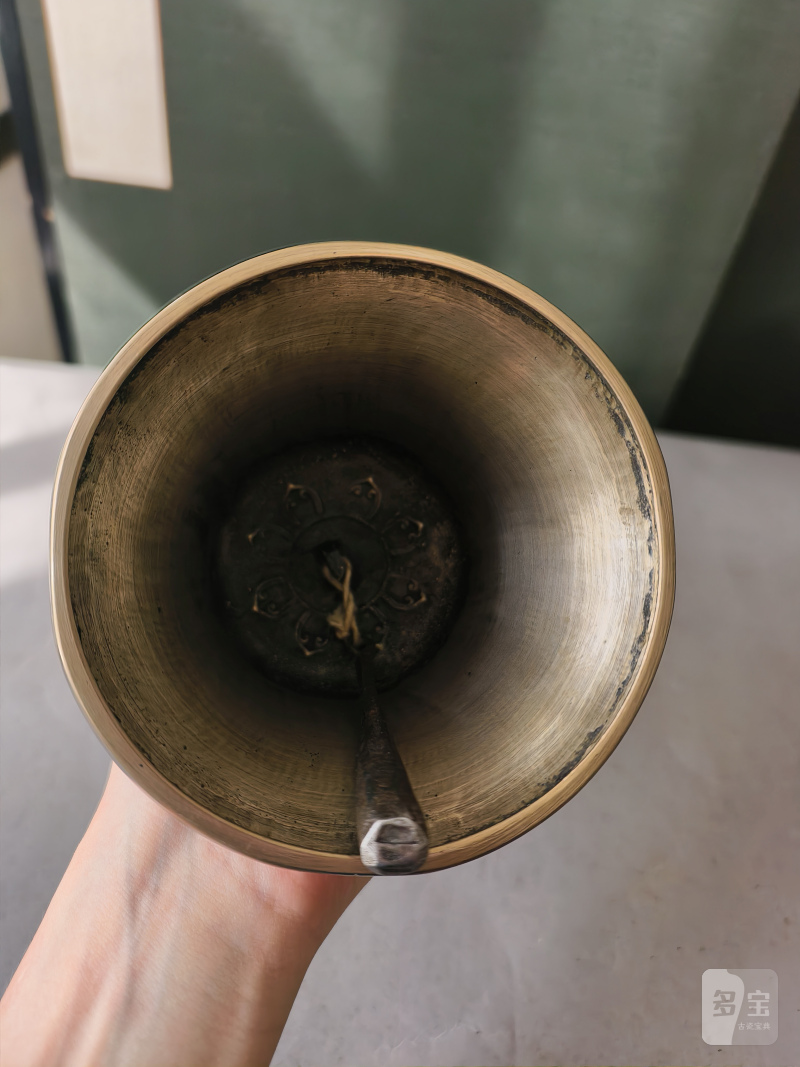 A metal bell (ghanta) and a phurbu - 图21
